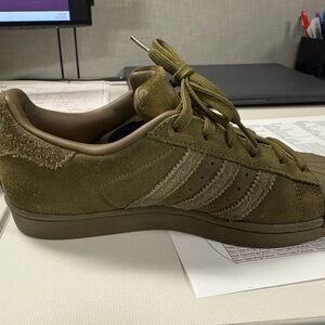 Adidas Olive green shell toes